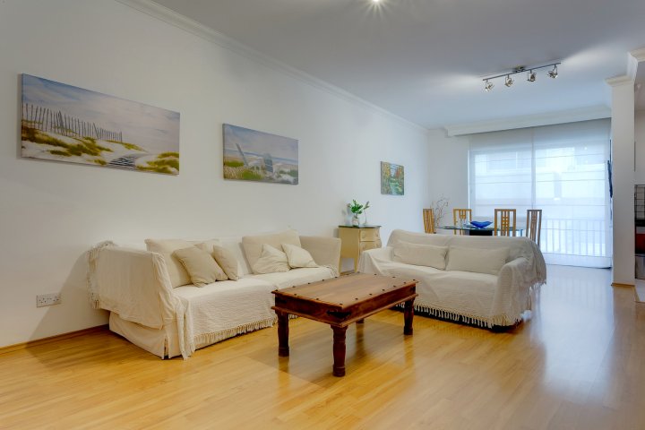 Central Apartment in St Julian's, Perfect for Families