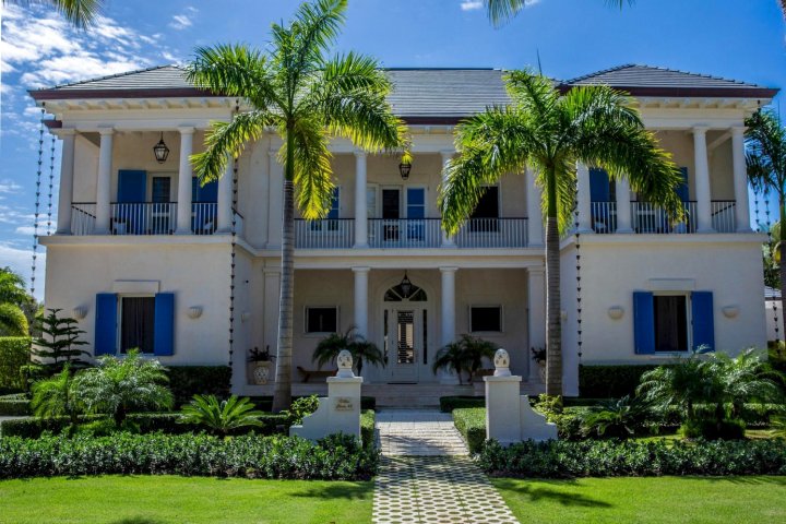 Magnificent Golf-Front Luxury Mansion with Full Staff and Golf Cart in Punta Cana Resort