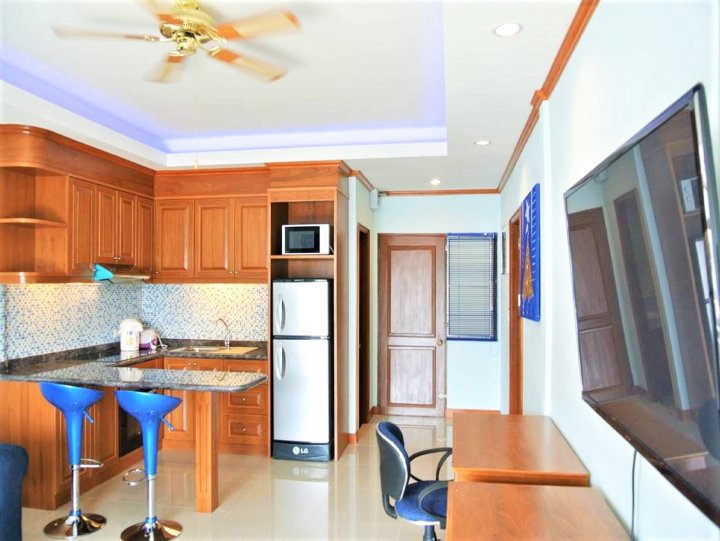 Top Floor Apartment Baan Suan Lalana