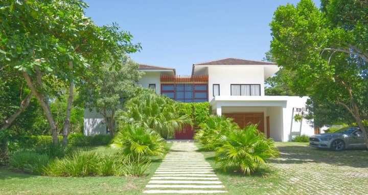 Large Luxury Golf Villa in Exclusive Resort Just Minutes from the Beach