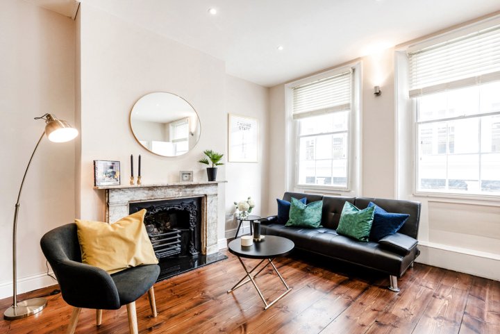 MODERN CHARACTERFUL 1-BED APT IN SOHO