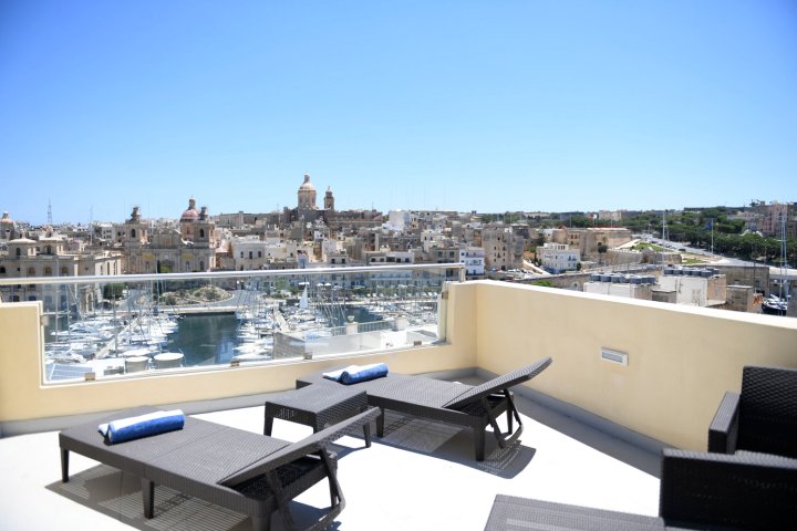 Comfortable Cosy Studio in Senglea with Roof Terrace