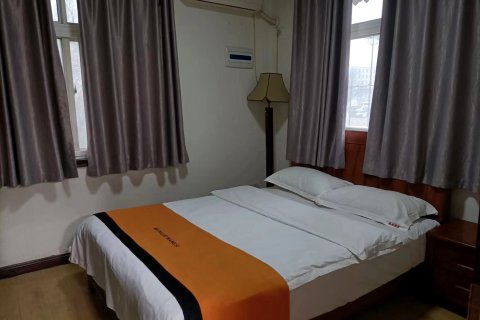 华庭酒店(宜阳李贺大道店)