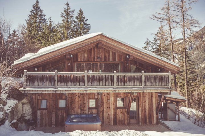 Chalet L’Ourson: 3 Bedrooms, Jacuzzi and Sauna in the Bossons Forest