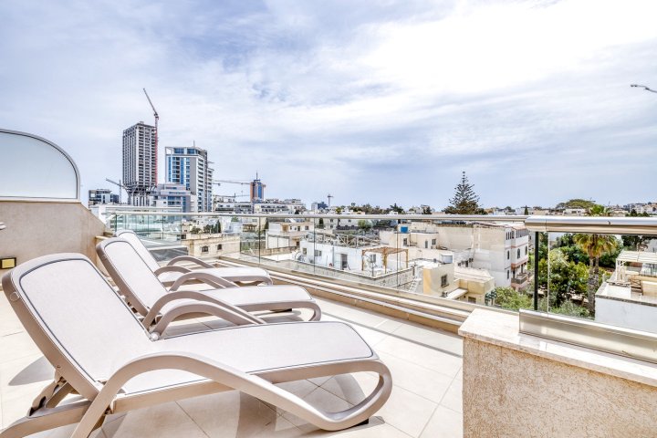 Marvellous 3Br Penthouse in Central St Julian's