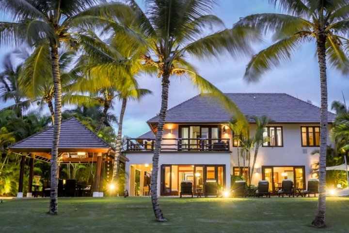 Caribbean Style Luxury Villa in Exclusive Puntacana Resort & Club