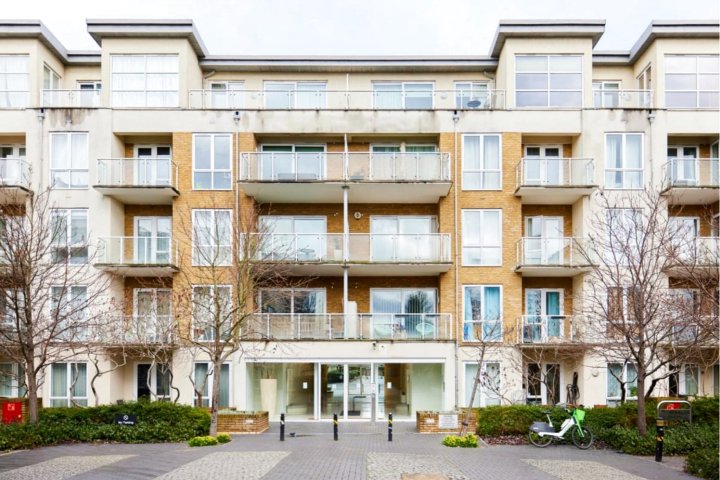 The Kew Wonder - Glamorous 3BDR with Parking and Balcony