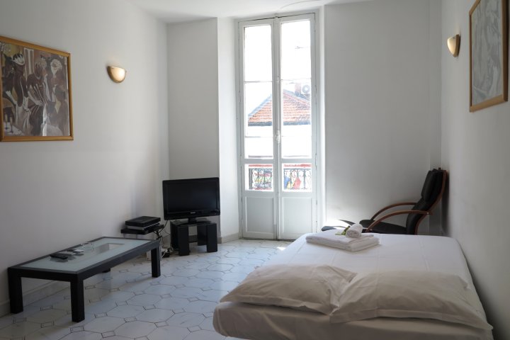 Central 1 Bedroom with Balcony Commandant André