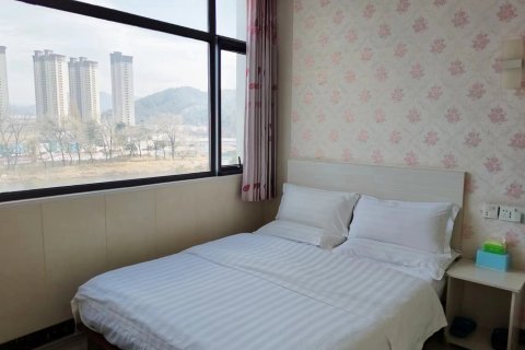 新县芳子商务宾馆