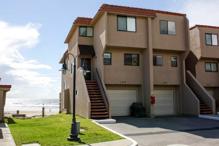 Beachfront 3 Bdr Downtown Pismo