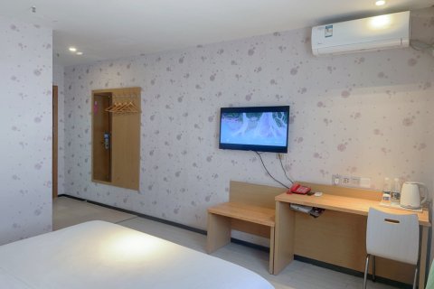 派酒店(伊宁华瑞汉人街喀赞其大巴扎店)