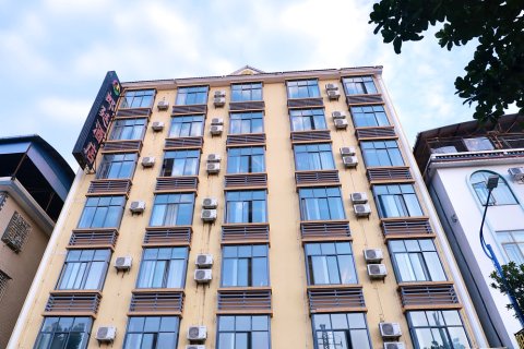 瑞丽郎廷酒店(彩云城店)