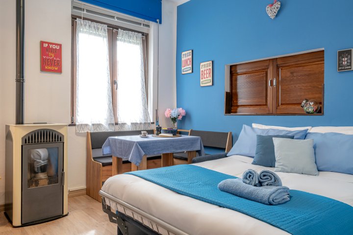 blue relax cozy apartment near Como(blue relax cozy apartment near Como)