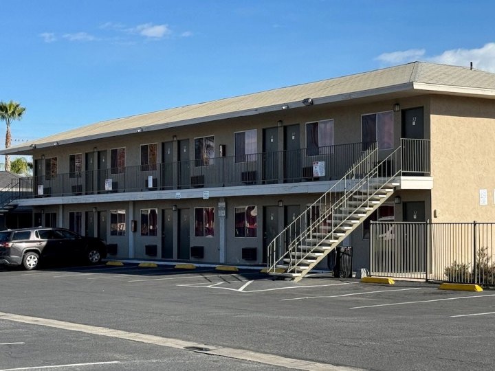 埃尔卡洪酒店和套房(El Cajon Inn & Suites)