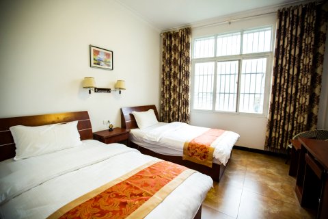 罗平花中游客栈