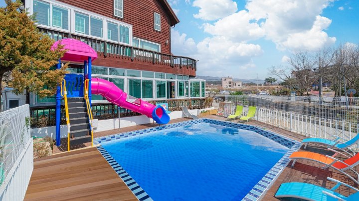 Gyeongju Riunae Kids Poolvilla