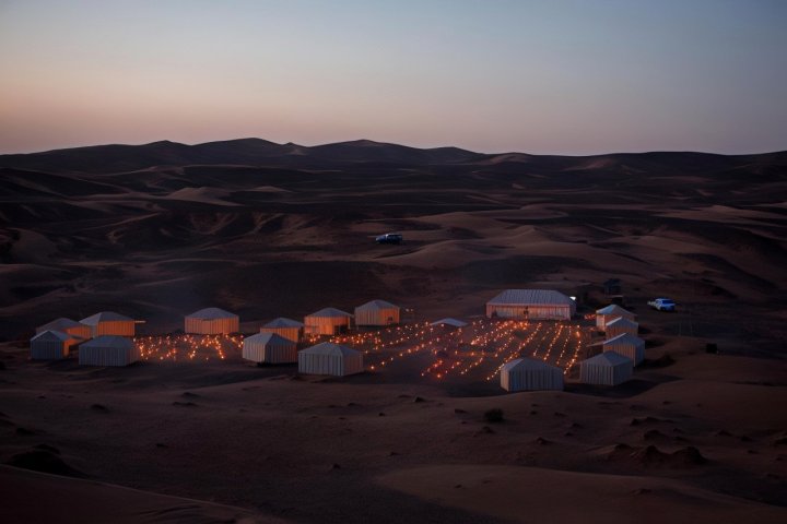 比沙丘沙漠营地豪华帐篷(Erg Chebbi Luxury Desert Camp)