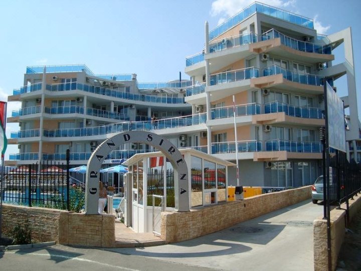 格兰德西丽娜公寓(Grand Sirena Apartments)