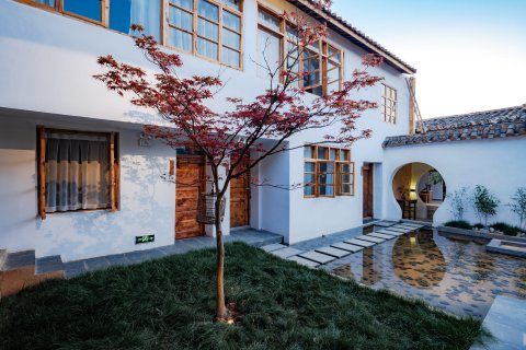 莫兮子吟·禅意半山民宿(昆明机场店)