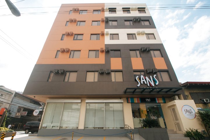 Sans Hotel at One JD Place Makati by RedDoorz