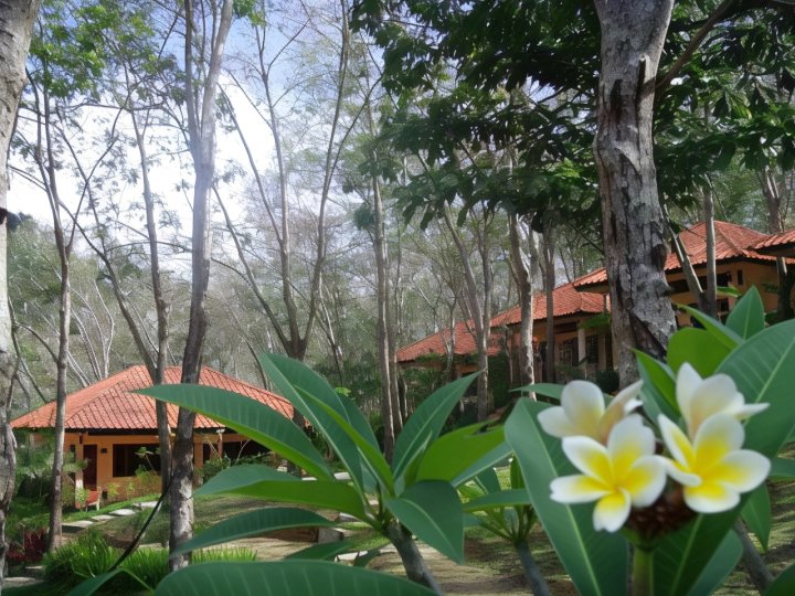 柯木橡胶树简易别墅度假村(Koh Mook Rubber Tree Bungalows)