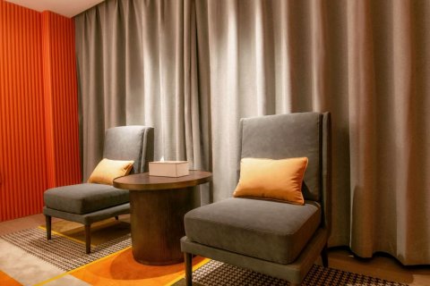 宜森假日酒店(阿勒泰街心公园金山广场店)