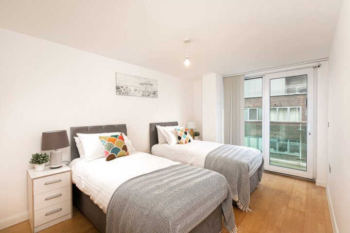 天空城 - 巴内特宽敞的2床带阳台("skyvillion - Spacious 2Bed W/Balcony in Barnet")