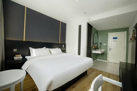 悦泊轻居酒店(洛阳万达广场王府井店)