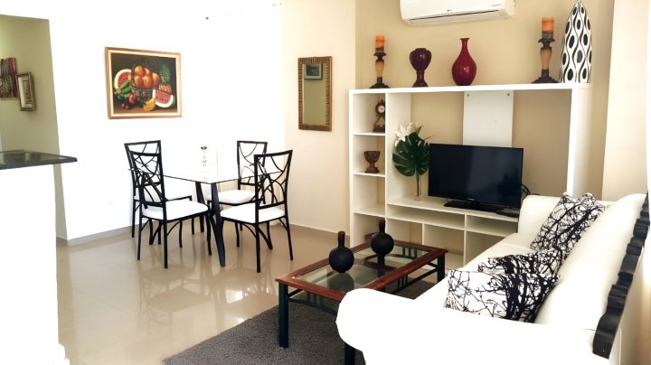 Fully Equipped New 2Br Apt–>dt–>2Mins to the Beach
