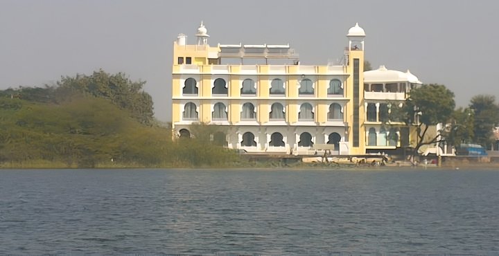维沙拉斯拉杰凯萨尔摄政酒店(Hotel Vishalas The Raj Kesar Regency)