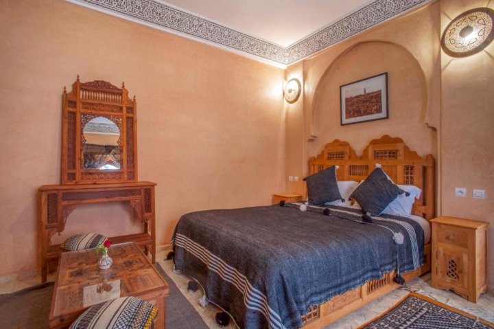 Riad Lakouas Triple Room with Pool View