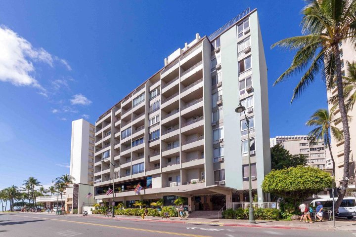 @ Marbella Lane - Waikiki Studio | Beach 15 Steps | Airport 11 Miles