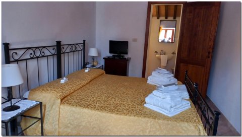 Villino Cortona - Holiday Home with Pool, Wifi and A/C, Based in Tuscany