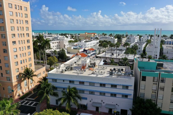 Miami Beach Apartment . Amazing Location !