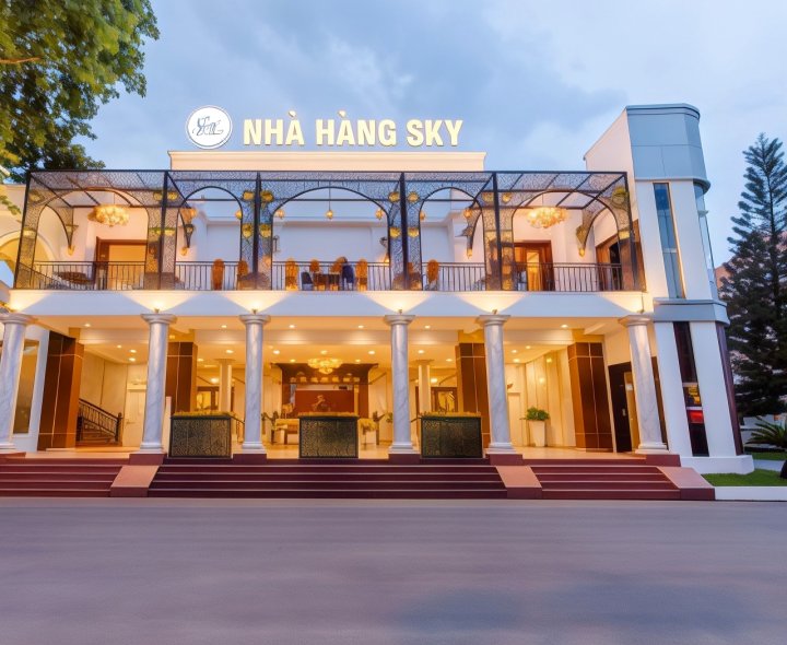 5-star Tan Son Nhat Hotel