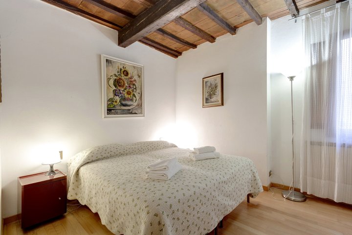 Bellismo Apartment for 4 People Santa Maria Novella Florence Center