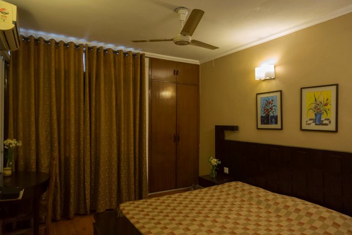1 Private Room in 3 Room Bnb in Hauz Khas in Center Delhi