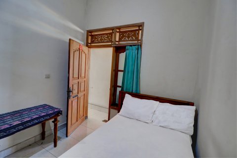 OYO Life 92838 Kost Ibu Surya