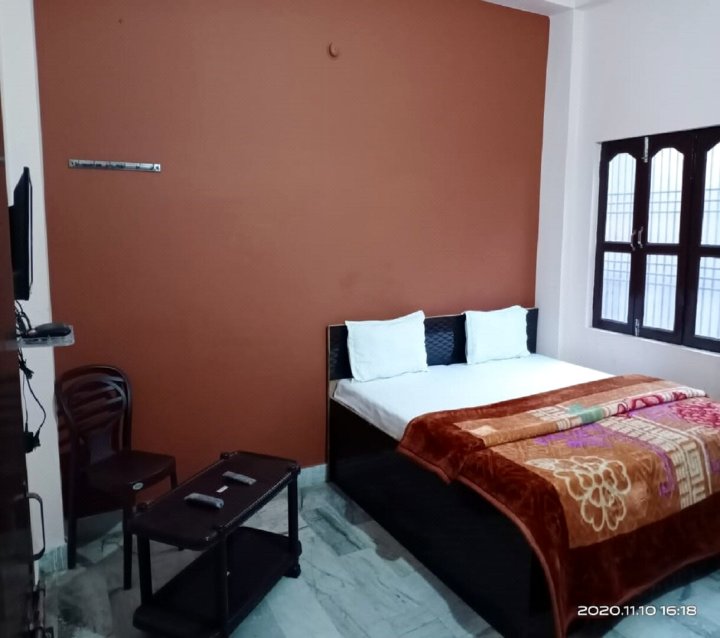 OYO Flagship Hotel Sharad Varanasi