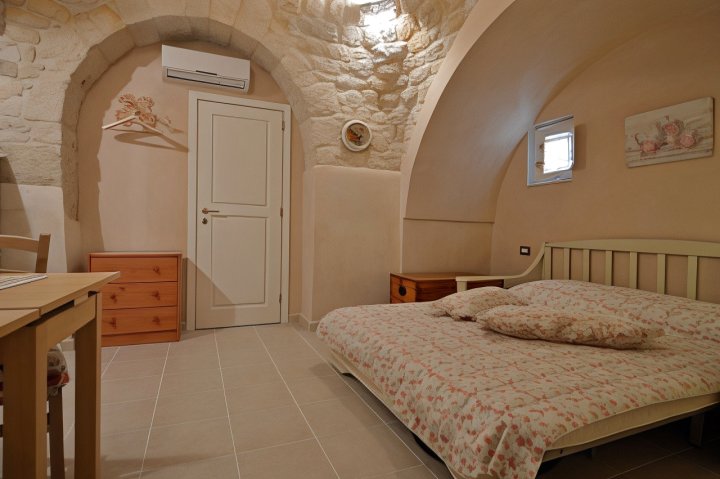 Romantic Trullo with Terrace and Pool in the Itria Valley