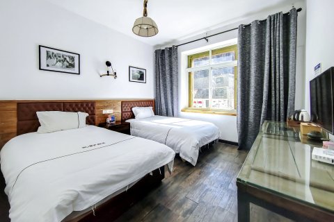 四姑娘山喜乐居主题客栈