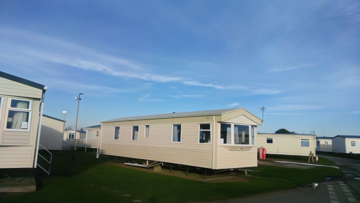 亚利桑那州欢迎家庭和狗的3卧室旅行车(Charming 3 Bedroom Caravan on Camber Sands Holiday)