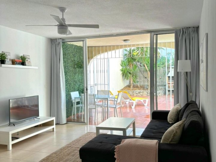 Top Rated Oasis: Spacious 1Br with BBQ Garden