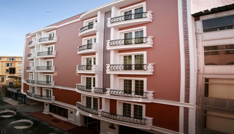 梅伍德酒店(Maywood Hotel)