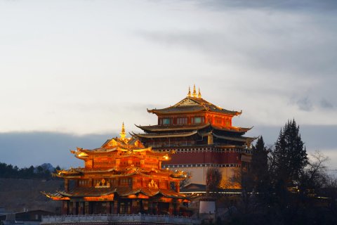 香格里拉云隐三秋客栈(独克宗古城店)