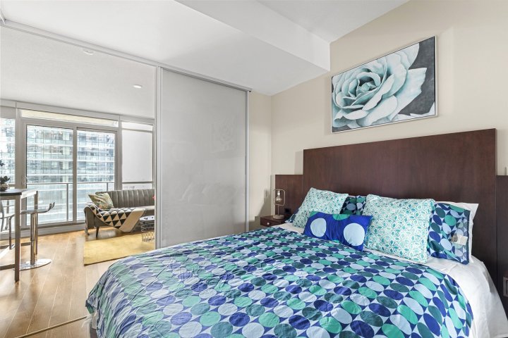 Gorgeous Condo in Downtown near CN tower(Gorgeous Condo in Downtown near CN tower)
