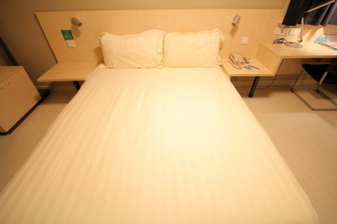 锦江之星酒店(青岛台东步行街小村庄地铁站店)