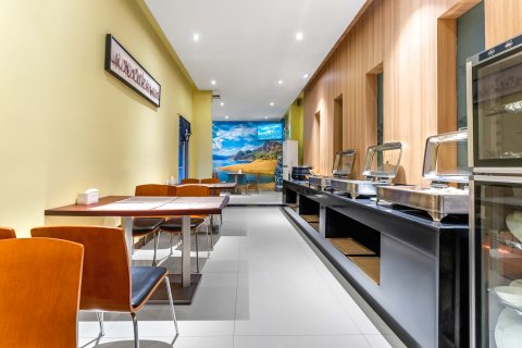 柏维轻居酒店(建设中路濮阳市中心广场店)