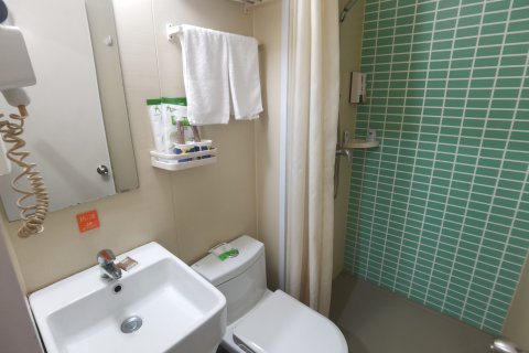 沅弘商务酒店(任丘悦都汇店)