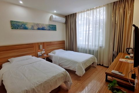 沅弘商务酒店(任丘悦都汇店)